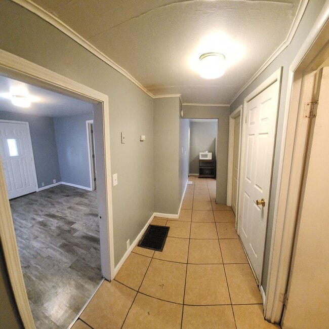 Building Photo - Nice 2 bedroom
