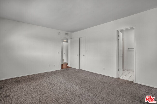 Building Photo - 248 Rexford Dr
