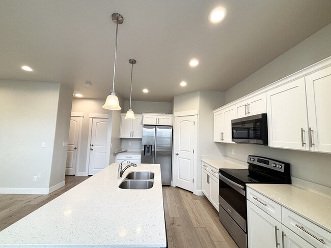 Building Photo - 3742 Canyon Falls Dr
