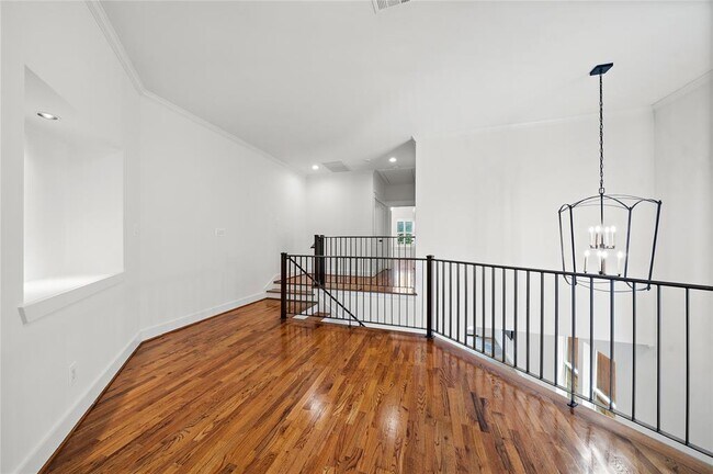 Building Photo - 4408 Dickson St