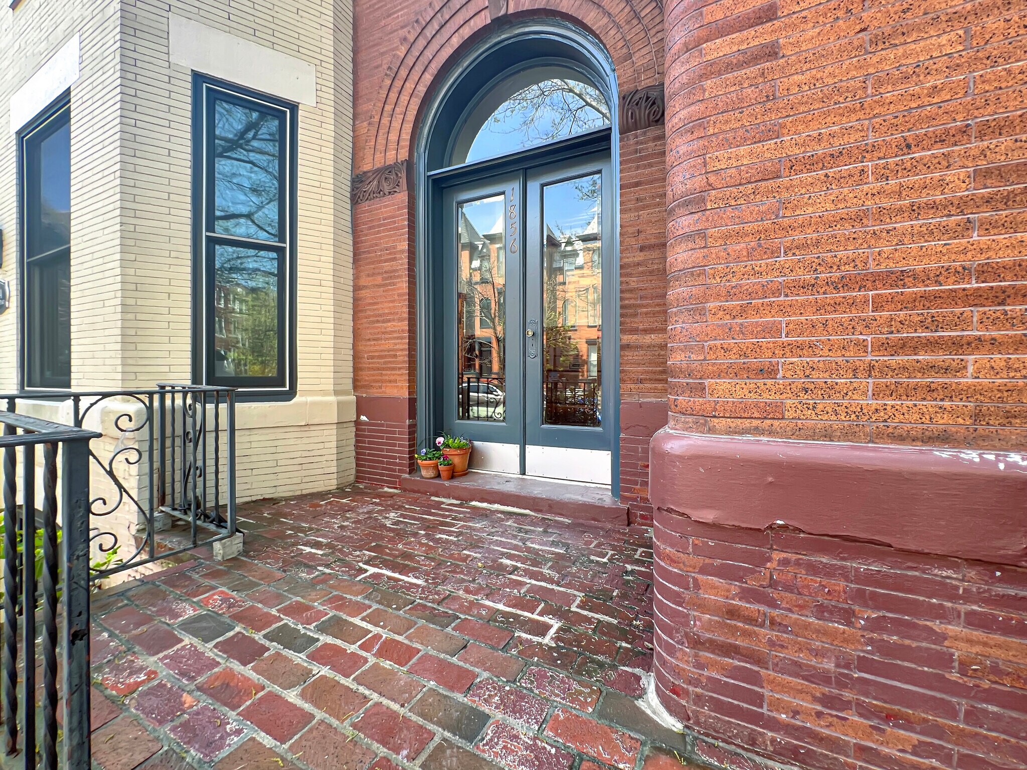 Building Photo - 1856 Mintwood Pl NW