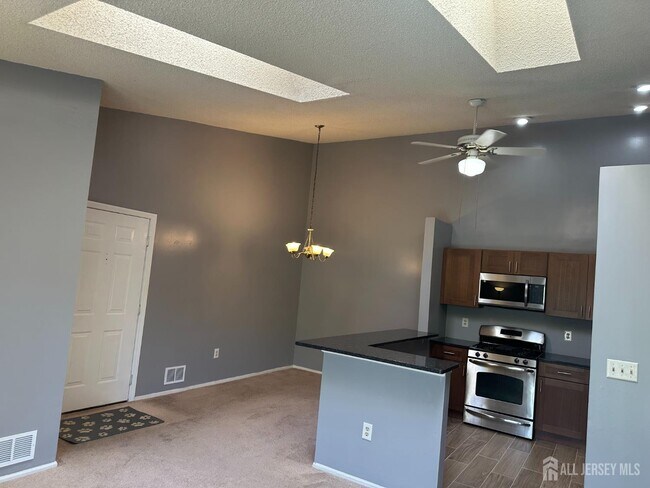 Building Photo - 304 Wimbeldon Ct