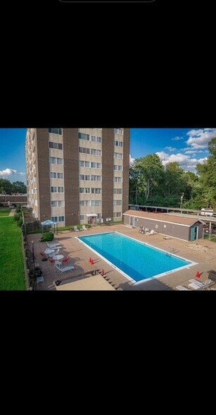 Building Photo - 1100 Erie Ave