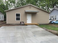 Building Photo - TILLES DUPLEX