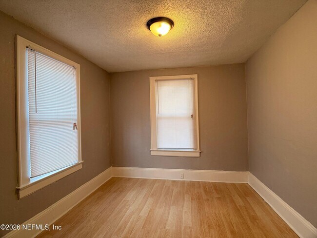 Building Photo - 511 Ivy St