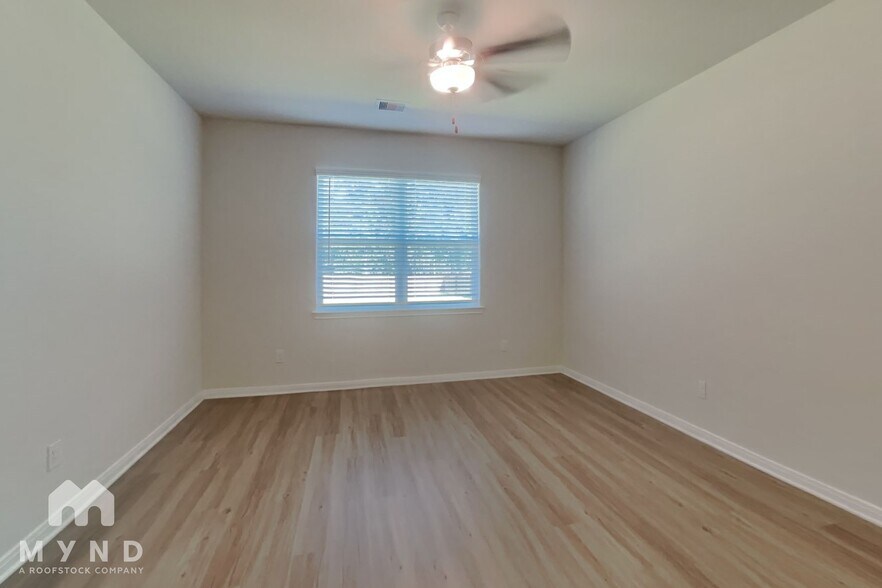 Building Photo - 15475 Maple Ter Dr