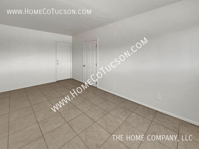 Building Photo - 3966 E Sylvane Dr