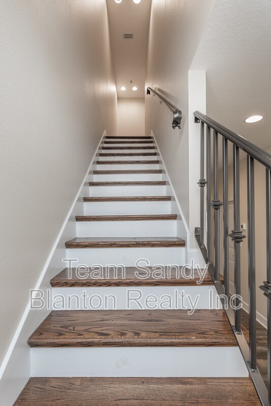 Building Photo - 3508 Mossy Oak Villas Cir