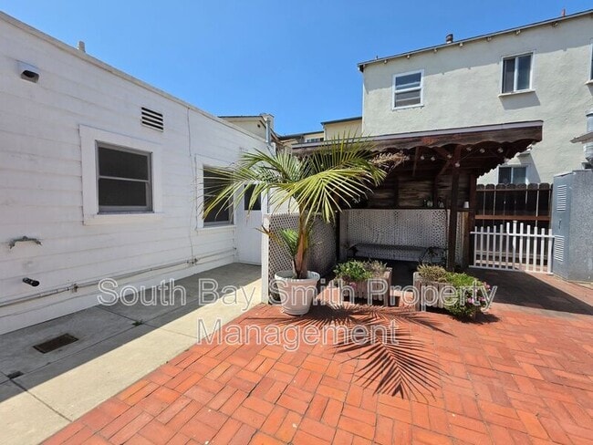 Building Photo - 57 7th Ct