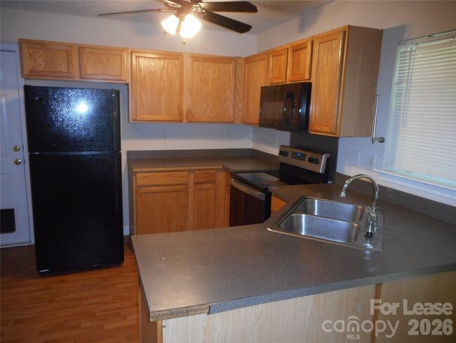 Building Photo - 8037 Shiny Meadow Ln