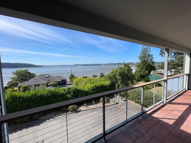 Building Photo - Beautiful Condo with Amazing View of the H...