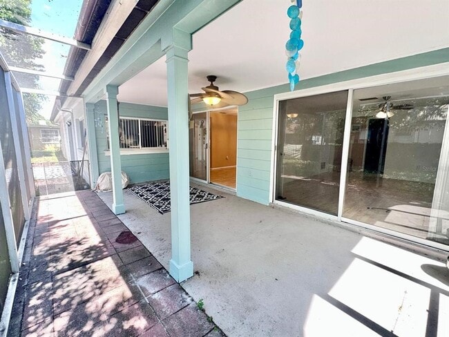 Building Photo - 12215 Meadowbrook Ln