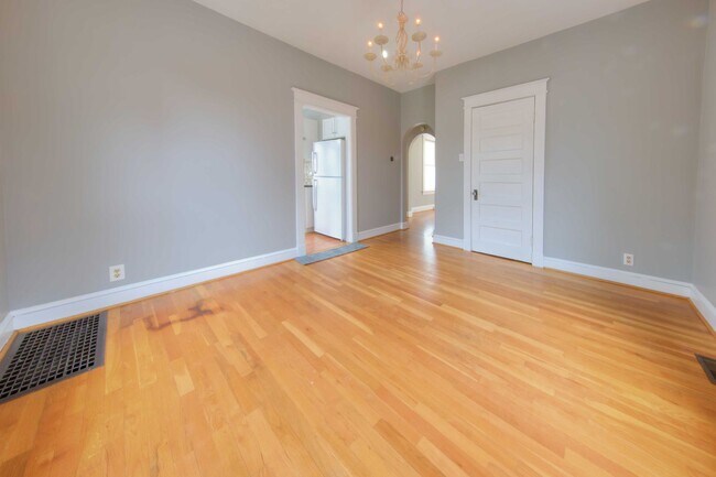 Building Photo - This classic 3 bedroom 2 bath Webster home features a front porch, large deck off the kitchen for...