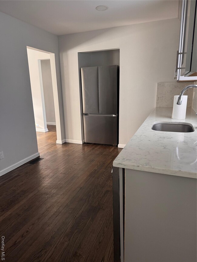 Building Photo - 14 Fenner Ln