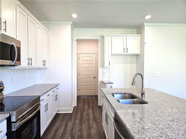 Building Photo - 7313 Yewtree Dr