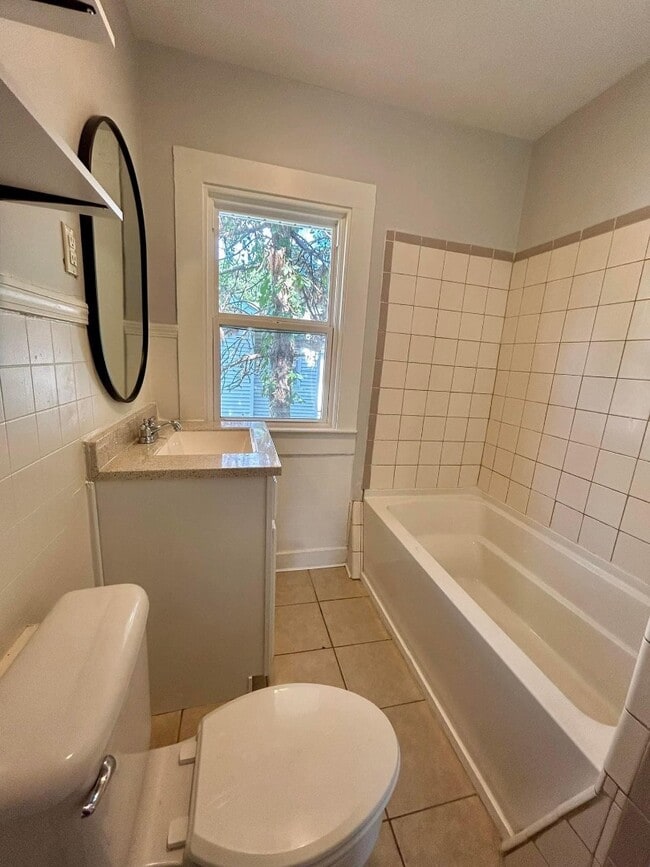 Building Photo - 411 Matthews Ave