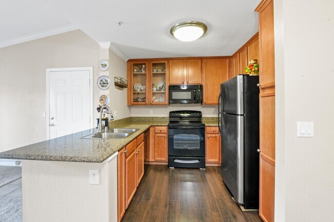 Building Photo - 1BR Condo with Private Balcony, Central A/C & Community Amenities in Corona