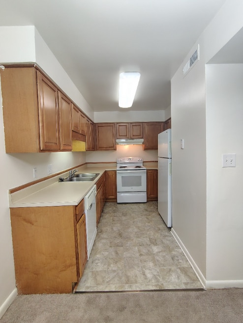 Building Photo - 600 Reusens Rd