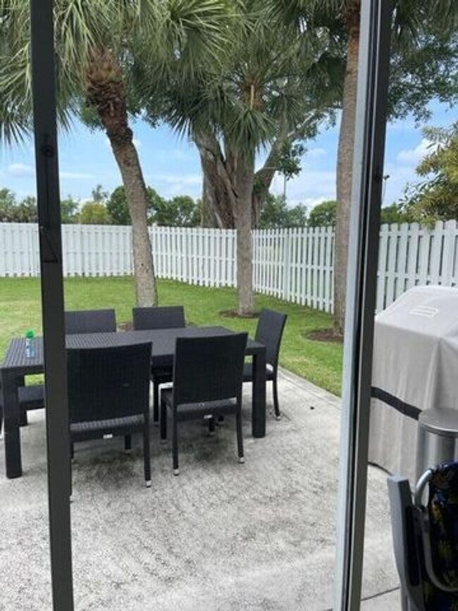 Building Photo - 7891 Manor Forest Blvd