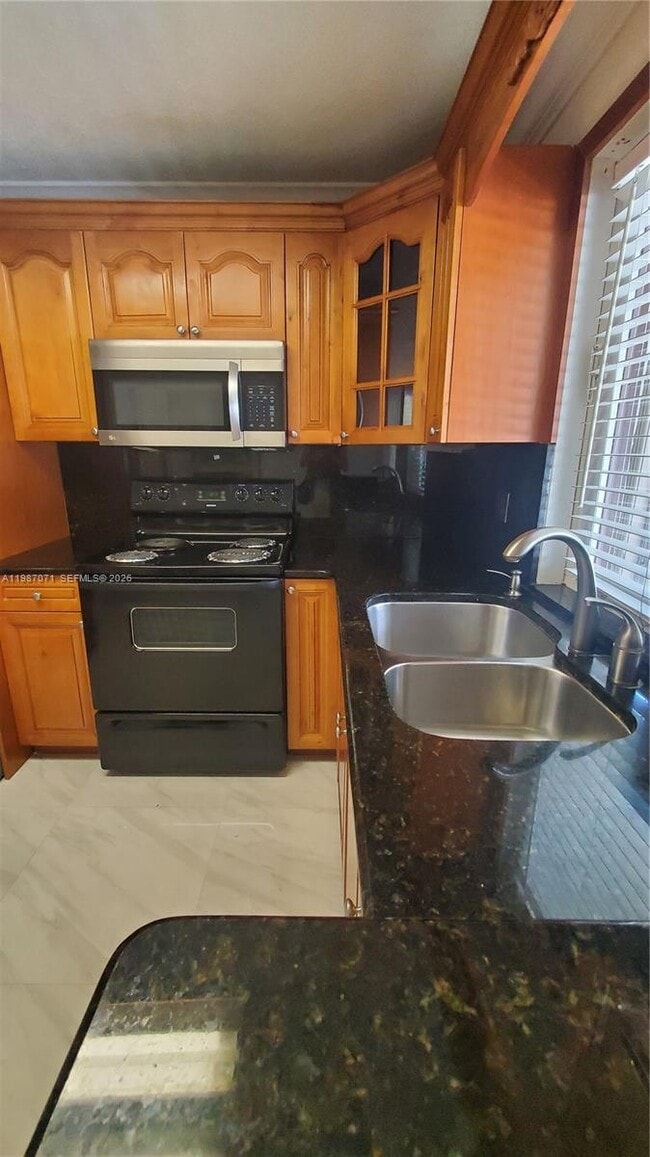 Building Photo - 2638 Taylor St