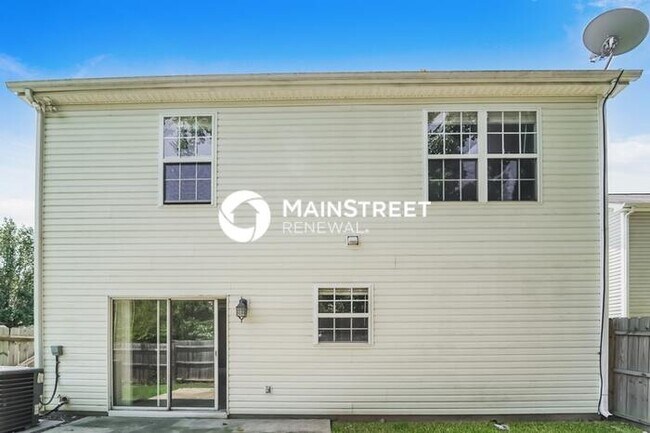 Building Photo - 3 Bedroom Pet-Friendly Home in Charlotte, NC with Main Street Renewal