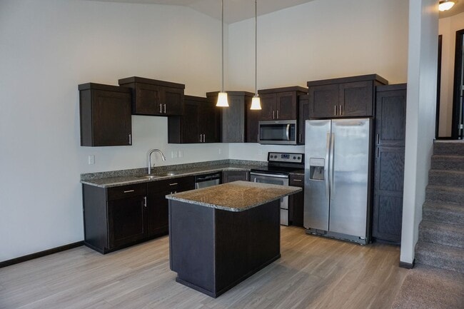 Building Photo - 3 Bed 3 Bath Twin Home