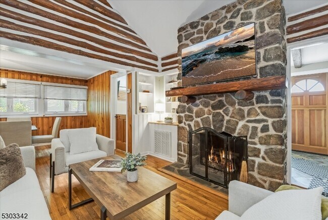 Building Photo - 63 Iroquois Trail