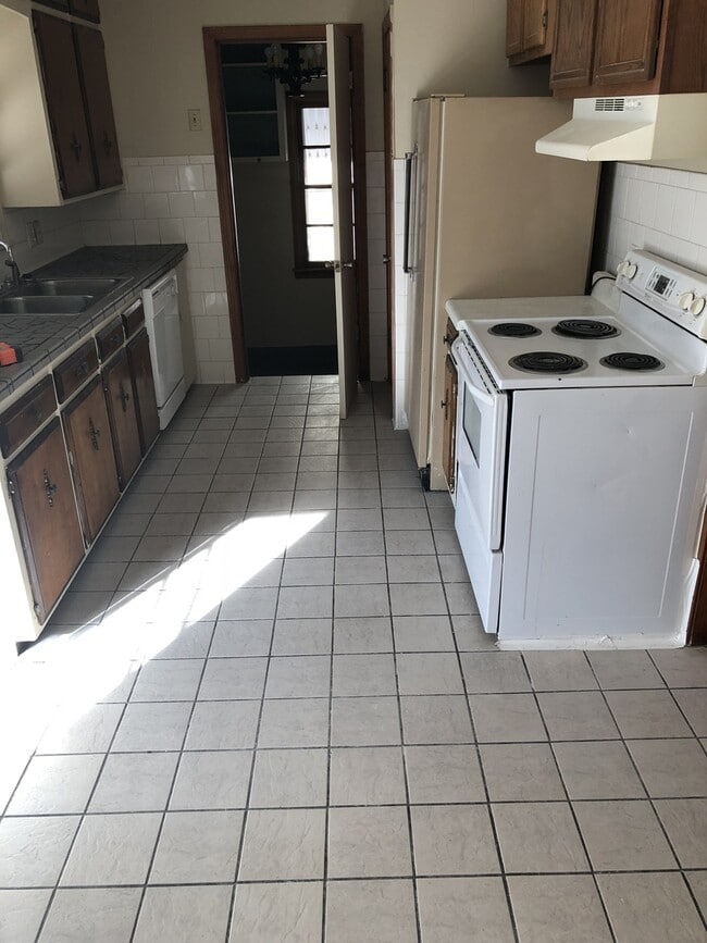 Building Photo - 1819 S Roanoke Dr