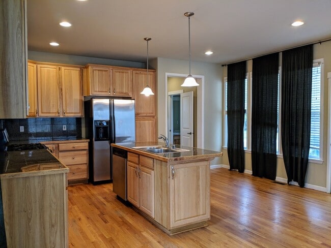 Building Photo - Beautiful 3 Bed 2.5 Bath 2 Story in Kirkland