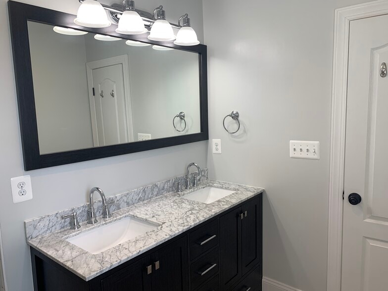 Master Bath - 1116 Staples St NE