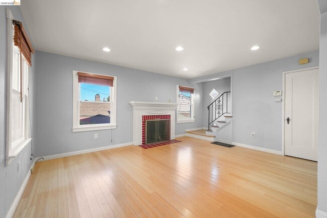 Building Photo - 7850 Crest Ave