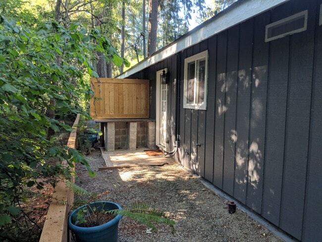 Building Photo - 6001 6th Ave SE