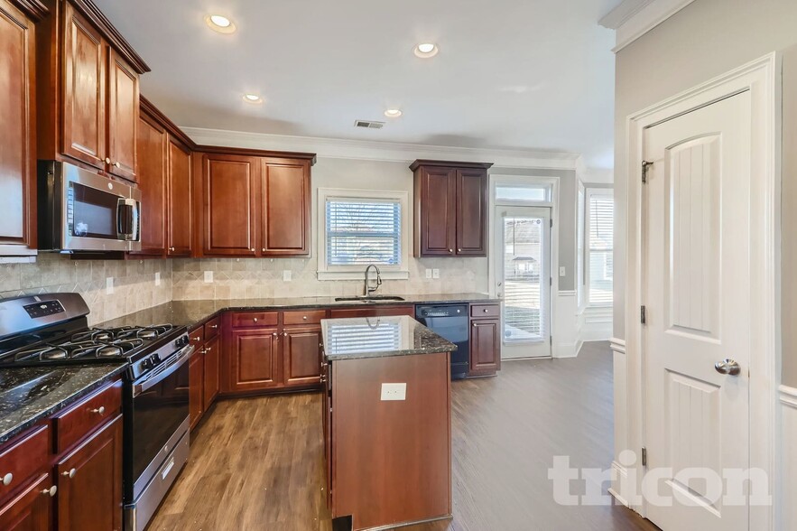 Building Photo - 223 Danvers St