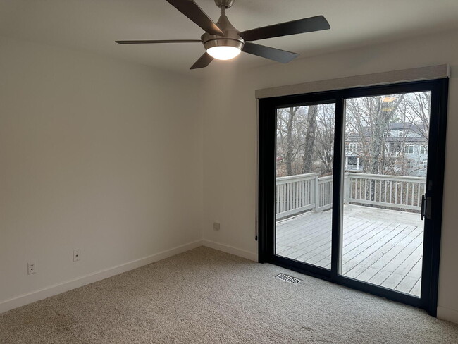 Building Photo - 4 Lois Ln