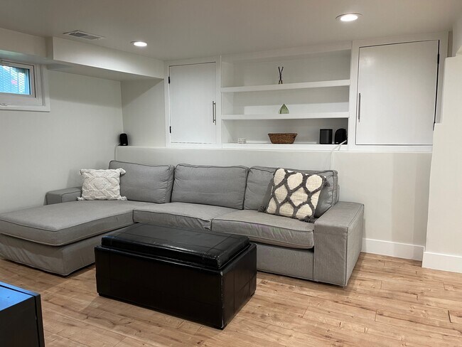 Building Photo - 933 Harrison St