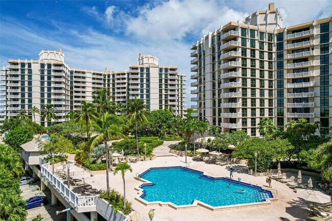 Building Photo - 1121 Crandon Blvd