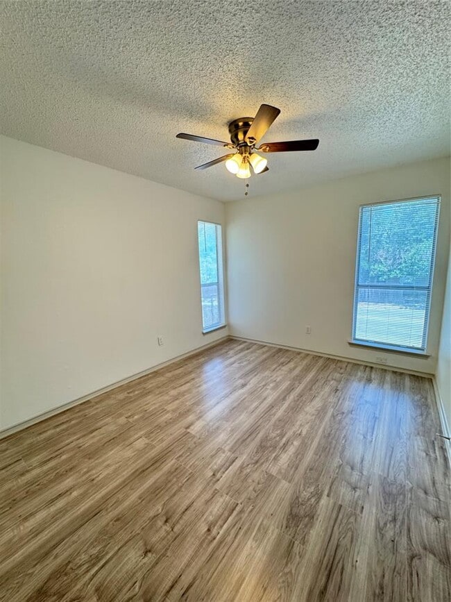 Building Photo - 2046 Redwing Way