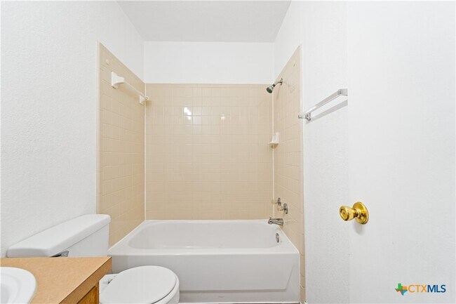 Building Photo - 3805 Woodrow Dr