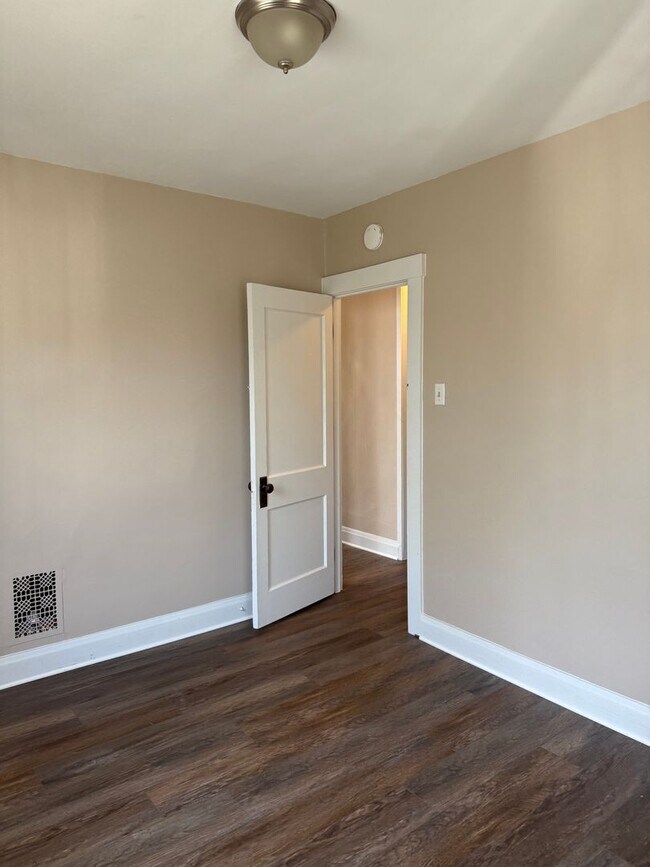 Building Photo - 823 Pine St