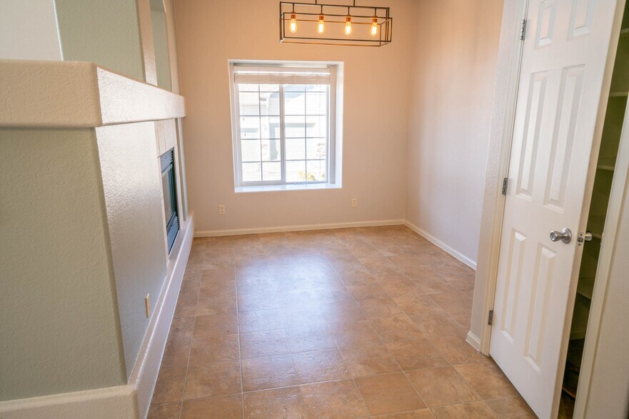 Dining Room - 479 Black Feather Loop