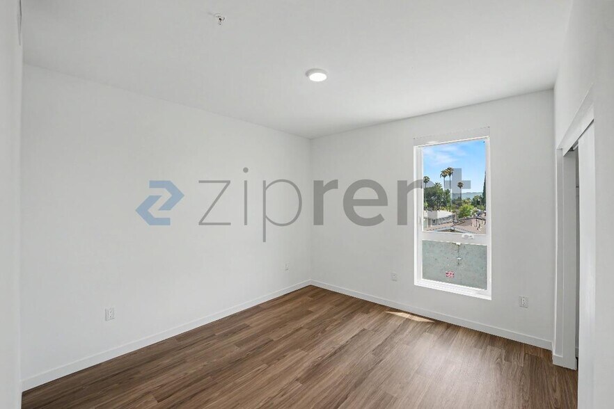 Building Photo - Unit 310