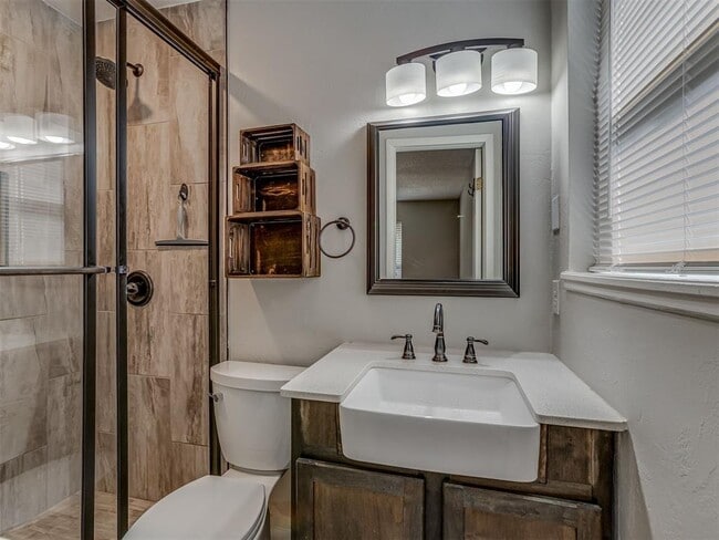 Building Photo - 724 Red Oak Terrace