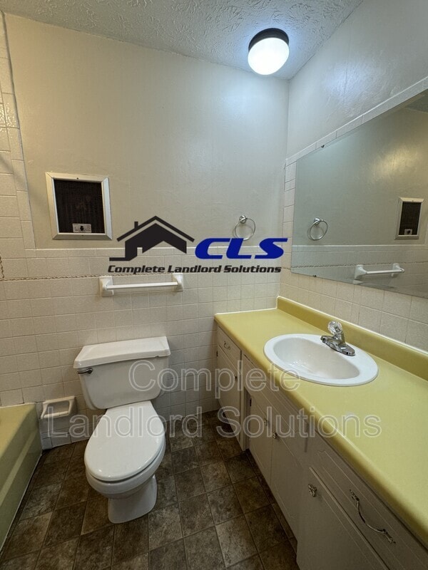Building Photo - 1795 E Southern Manor Dr