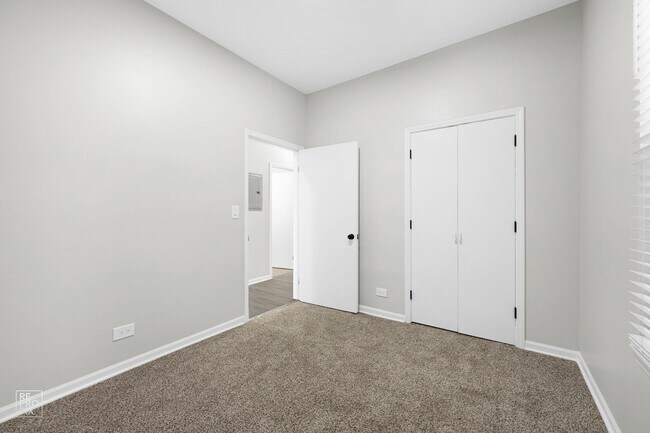 Building Photo - 8954 S Commercial Ave