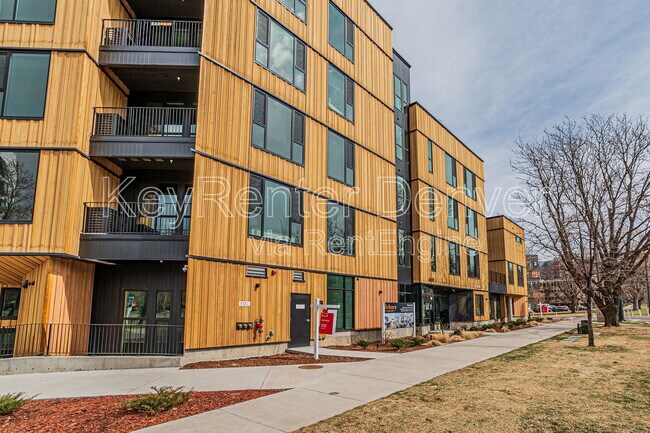 Building Photo - 1601 Park Ave
