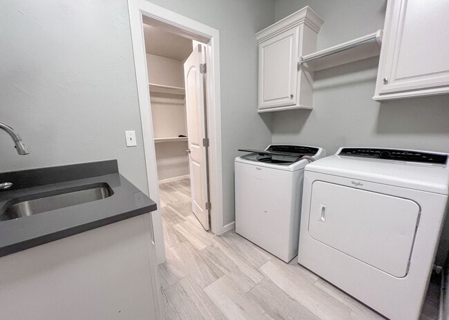 Building Photo - $500 OFF FIRST MONTHS RENT! Deer Creek Schools – 4-Bed, 2-Bath with Office