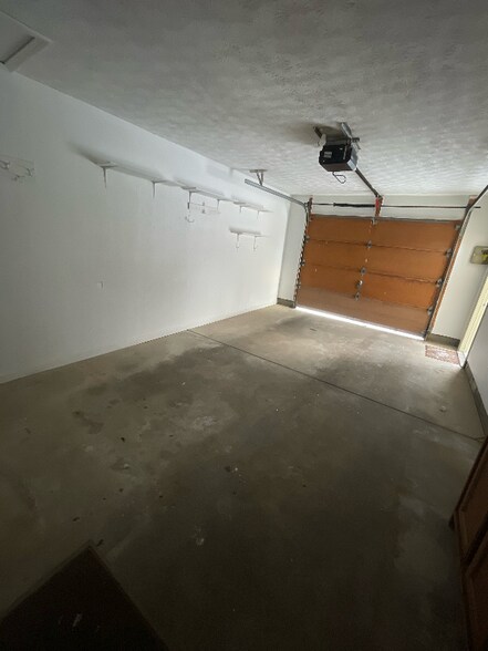 Building Photo - 1372 Red Tail Hawk Dr