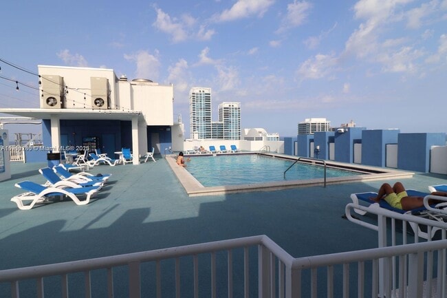 Building Photo - 401 69th St