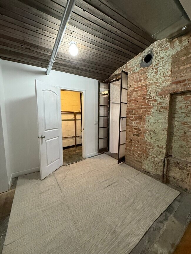 Building Photo - 1111 W Randolph St