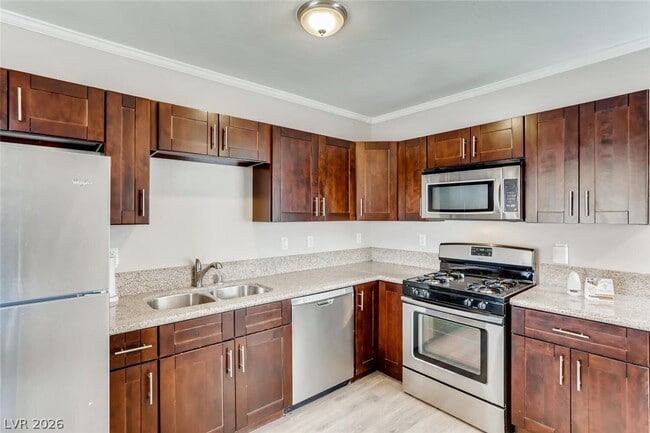 Building Photo - 904 Biltmore Dr